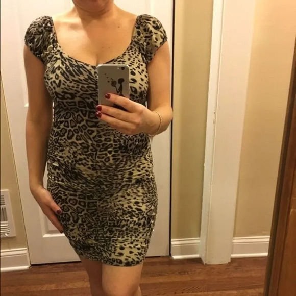 Leopard Print Cap sleeve bodycon dress - Picture 2 of 4